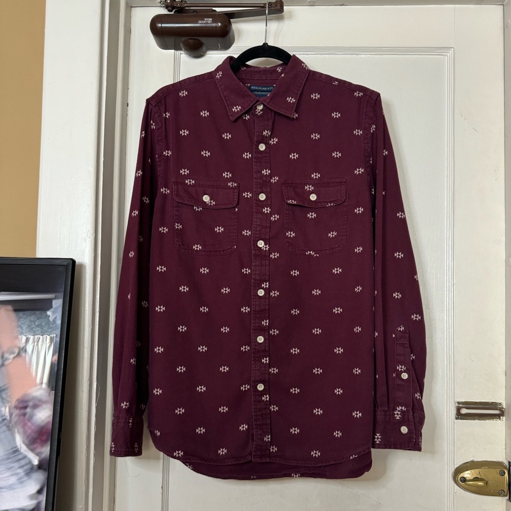 Men’s Old Navy vintage maroon pattern flannel size M